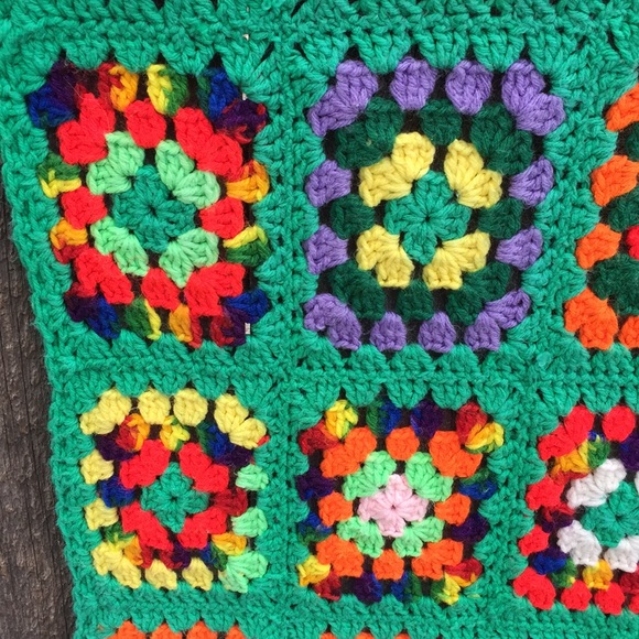 VTG Hand Knit Granny Square Accent Blanket - Picture 8 of 8